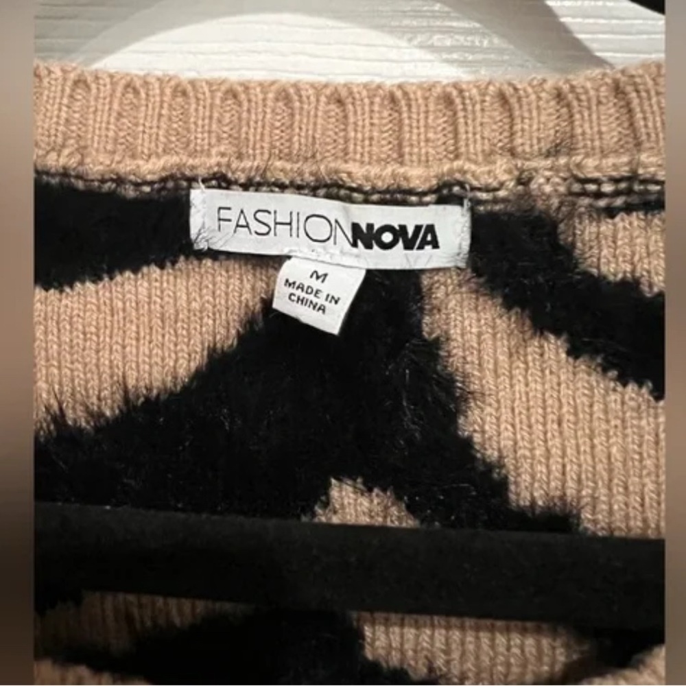 🍂✨ Fashion‎ Nova Zebra Print Fuzzy Cropped Cozy Sweater Size M ✨ 🍂 - Picture 3 of 5